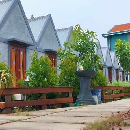 E2 Guest House Karimunjawa-Inseln Exterior foto